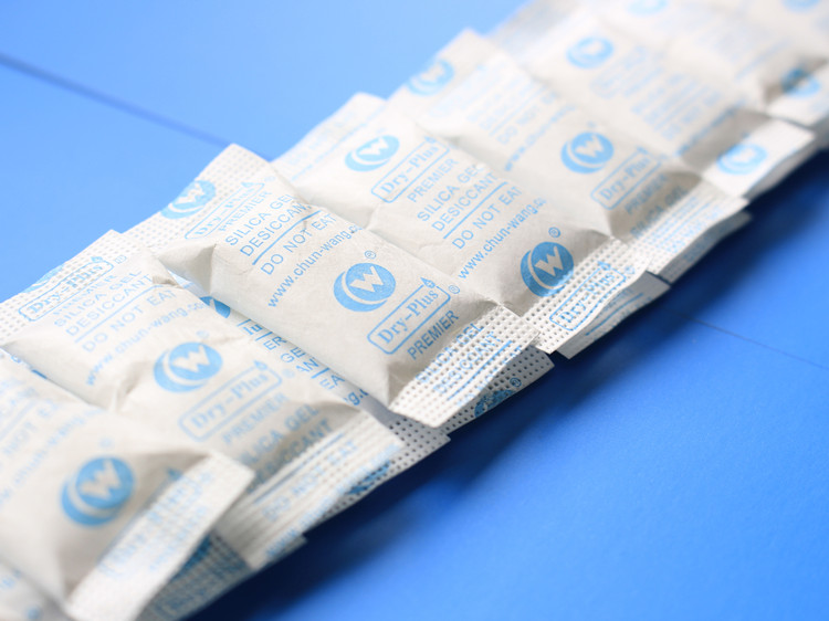 silica gel in tyvek.JPG